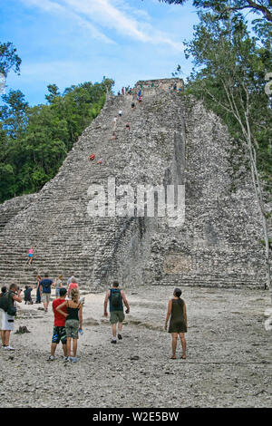 Coba, Mexique - circa 2010. Coba est une ancienne ville maya de la péninsule du Yucatán, situé dans l'état Mexicain de Quintana Roo. Nohuch mul Banque D'Images