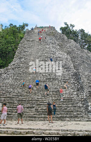 Coba, Mexique - circa 2010. Coba est une ancienne ville maya de la péninsule du Yucatán, situé dans l'état Mexicain de Quintana Roo. Nohuch mul Banque D'Images