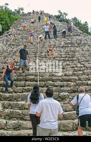 Coba, Mexique - circa 2010. Coba est une ancienne ville maya de la péninsule du Yucatán, situé dans l'état Mexicain de Quintana Roo. Nohuch mul Banque D'Images