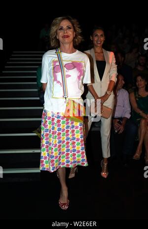 Madrid, Espagne. 08 juillet, 2019. Designer Agatha Ruiz de la Prada à la première rangée de " Hannibal Laguna " lors de pasarela Cibeles Madrid Fashion Week, à Madrid, le lundi, 08 juillet 2019. Credit : CORDON PRESS/Alamy Live News Banque D'Images