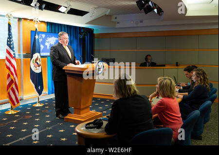 Washington, United States. 08 juillet, 2019. La secrétaire d'État des États-Unis, Mike Pompeo parlant au département d'Etat à Washington, DC. Credit : SOPA/Alamy Images Limited Live News Banque D'Images