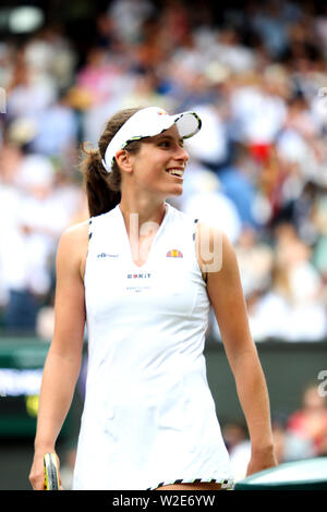 Wimbledon, Londres, Royaume-Uni. 8 juillet, 2019. Johanna Konta célèbre après avoir battu Petra Kvitova sur le Court central lors de leur quatrième match à Wimbledon aujourd'hui, Crédit : Adam Stoltman/Alamy Live News Banque D'Images