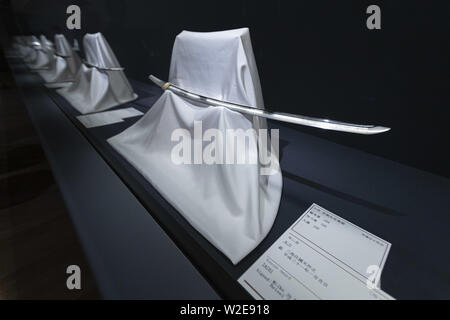 Tokyo, Japon. 8 juillet, 2019. Les sabres japonais à l'affiche au Musée du sabre japonais. Le musée accueille l'exposition d'art contemporain et de l'épée et une collection permanente d'épées historiques de grande valeur. Credit : Rodrigo Reyes Marin/ZUMA/Alamy Fil Live News Banque D'Images