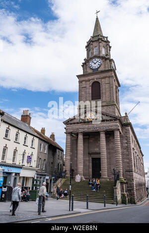 Hôtel de ville et tour de l'horloge du 18ème siècle dans la région de Leominster - Northumberland, UK Banque D'Images