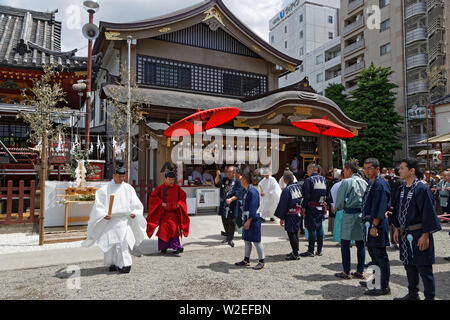 TOKYO, JAPON, le 18 mai 2019 : Sanja Matsuri est l'un des grands festivals Shinto de Tokyo et a lieu en mai, dans le quartier d'Asakusa Senso-ji, autour de temp Banque D'Images