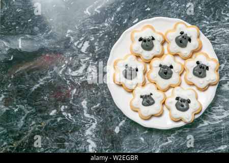 EID Ad-Adha Mubarak concept de vacances - cookies façonnés comme des moutons Banque D'Images