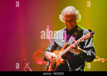 La guitare jazz legend John McLaughlin Banque D'Images