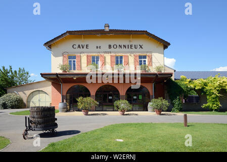 Cave de Bonnieux ou Bonnieux Winery, construit en 1920, dans le Parc Naturel Régional du Luberon Provence France Banque D'Images
