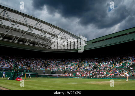 Wimbledon, Londres, Royaume-Uni. 8 juillet 2019. 8 juillet 2019, le All England Lawn Tennis et croquet Club, Wimbledon, Angleterre, Tournoi de tennis de Wimbledon, jour 7 ; une cour plénière numéro 1 en tant que fans voir Cori Gauff (USA) jouer : Simona (ROM) : Action de Crédit Plus Sport Images/Alamy Live News Banque D'Images