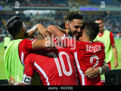 Ismailia, Égypte. 08 juillet, 2019. En France, le 8 juillet 2019 : Dylan Daniel Mahmoud Bronn de Tunisie fête avec Wahbi Khazri de Tunisie au cours de la coupe d'Afrique des Nations 2019 match entre le Ghana et la Tunisie à l'Ismaïlia Stadium à Ismaïlia, en Égypte. Ulrik Pedersen/CSM. Credit : Cal Sport Media/Alamy Live News Banque D'Images