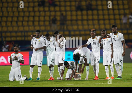 Ismailia, Égypte. 08 juillet, 2019. En France, le 8 juillet 2019 : Wakaso Mubarak du Ghana en prière avec l'équipe du Ghana lors de la coupe d'Afrique des Nations 2019 match entre le Ghana et la Tunisie à l'Ismaïlia Stadium à Ismaïlia, en Égypte. Ulrik Pedersen/CSM. Credit : Cal Sport Media/Alamy Live News Banque D'Images