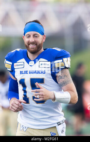 Juillet 05, 2019 : Blue Bombers de Winnipeg Quarterback Matt Nichols (15) se réchauffe avant le match de la Ligue canadienne de football entre les Blue Bombers de Winnipeg et Ottawa Redblacks à TD Place Stadium à Ottawa, Canada Daniel Lea/CSM Winnipeg Banque D'Images