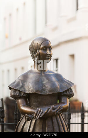 Statue de la reine Victoria, Victoria est décrite comme une jeune femme de 20 ans, l'âge, elle aurait été quand la construction a commencé sur la place Banque D'Images