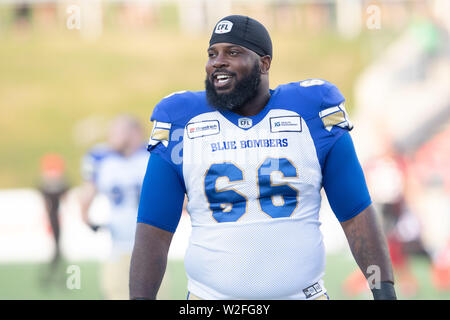 Juillet 05, 2019 : Blue Bombers de Winnipeg offensive ligne Stanley Bryant (66) avant de la Ligue canadienne de football match entre les Blue Bombers de Winnipeg et Ottawa Redblacks à TD Place Stadium à Ottawa, Canada Daniel Lea/CSM Winnipeg Banque D'Images