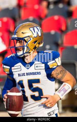 Juillet 05, 2019 : Blue Bombers de Winnipeg Quarterback Matt Nichols (15) avant de la Ligue canadienne de football match entre les Blue Bombers de Winnipeg et Ottawa Redblacks à TD Place Stadium à Ottawa, Canada Daniel Lea/CSM Winnipeg Banque D'Images