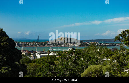 Auckland la ville de la voile sur une claire journée d'été Banque D'Images