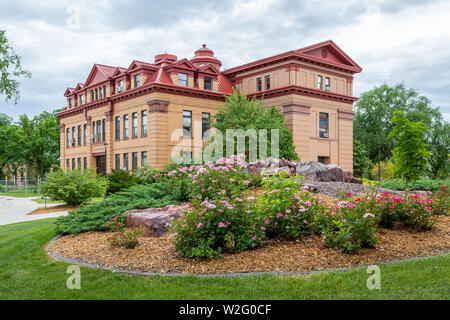 FARGO, ND/USA - 27 juin 2019 : Old Main sur le campus de l'Université d'État du Dakota du Nord. Banque D'Images