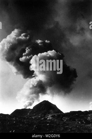 Eva Braun Collection (album 5) - Mt. Le Vésuve Pompéi Italie ca. fin des années 1930 Banque D'Images