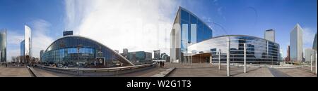 Centre des congrès du CNIT et de la Grande Arche avec des tours de bureaux modernes, la défense, Nanterre, Hauts de Seine, Paris, France Banque D'Images