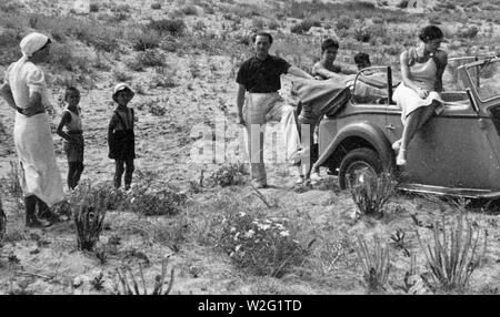 Eva Braun Collection (album 4) - Car bloqué dans le sable d'une plage près de Viareggio, Italie Banque D'Images