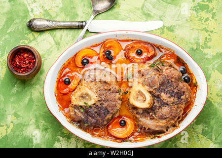 Ossobuco,plat traditionnel de la cuisine italienne.préparé osso buco de veau Banque D'Images