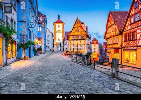 Rothenburg, Allemagne. Ville médiévale de Rothenburg ob der Tauber la nuit. Banque D'Images