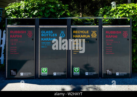 Bacs de recyclage, Arrowtown, Région de l'Otago, île du Sud, Nouvelle-Zélande Banque D'Images