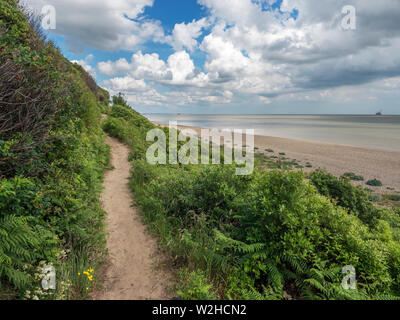 Chemin de la côte du Suffolk Près de la plage de galets de Suffolk Angleterre Sizewell Banque D'Images