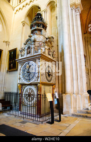 La célèbre horloge astronomique à l'intérieur de la Cathédrale Saint-Jean de Lyon, Auvergne-Rhône-Alpes, France. Banque D'Images