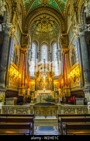 À l'intérieur de la Basilique Notre-Dame de Fourvière est dédiée à la Vierge Marie, à Lyon, (construit 1872 et 1884) Auvergne-Rhône-Alpes, France. Banque D'Images
