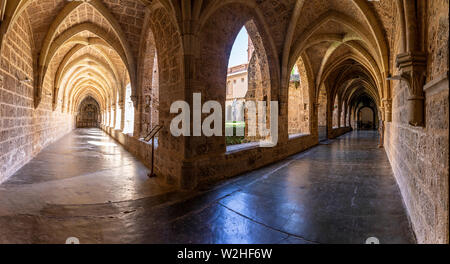 Monasterio de Piedra (Monastère de Pierre) est un monastère, l'hôtel et le parc d'habitation dans le système ibérique de chaînes de montagnes, près de Nuévalos, près de Zaragosa Banque D'Images