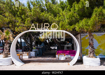 Auro, bar à cocktails, Zlatni rat, Bol, Brac, Dalmatie, Croatie Banque D'Images