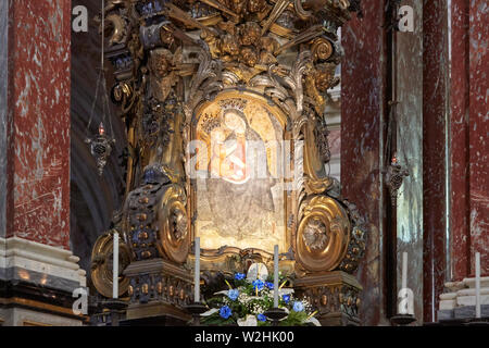 Vicoforte, Italie - 17 août 2016 : Sanctuaire de Vicoforte, Vierge Marie icône miraculeuse dans le Piémont, Italie Banque D'Images