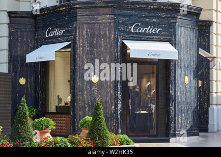 MONTE CARLO, MONACO - le 19 août 2016 : bijoux boutique de luxe Cartier avec façade en marbre noir à Monte Carlo, Monaco. Banque D'Images