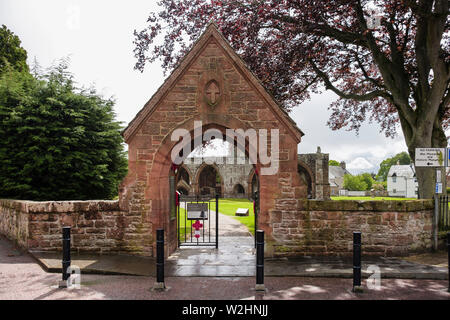 Porte d'arche à la cathédrale du 13ème siècle. Fortrose, Black Isle, Inverness, Ross et Cromarty, Écosse, Royaume-Uni, Angleterre Banque D'Images