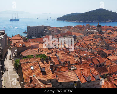 Les toits en terre cuite vieille ville de Dubrovnik Banque D'Images