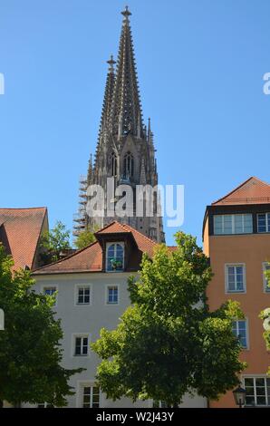 Regensburg, Oberpfalz, Bayern : historische Stadt an der Donau : Blick auf die Türme des Doms Banque D'Images