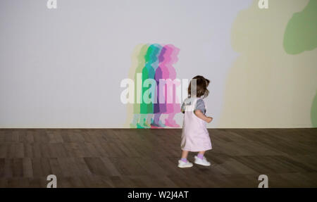 Tate Modern, Londres, Royaume-Uni. 9 juillet 2019. Olafur Eliasson : Dans la vraie vie est un rendez-vous incontournable depuis plus de 30 ans Sondage d'Eliasson la carrière. Avec plus de 40 œuvres - dont la plupart sont présentés au Royaume-Uni pour la première fois, cette exposition examine l'engagement de l'artiste avec quelques-uns des problèmes les plus urgents d'aujourd'hui, du changement climatique à la migration. Credit : Malcolm Park/Alamy Live News. Banque D'Images