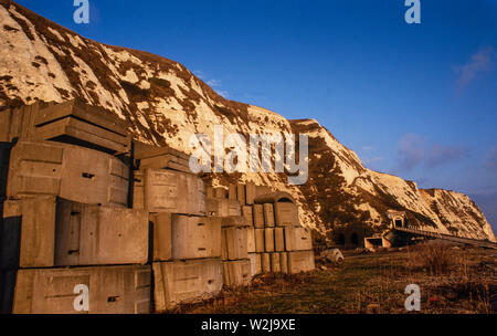 Channel Tunnel travaille en milieu des années 70, Kent Angleterre Dover-Folkestone. Tunnel original montre les mesures de soutien au tunnel d'accès ci-dessous Shakespeare Cliff entre Douvres et Folkestone Banque D'Images