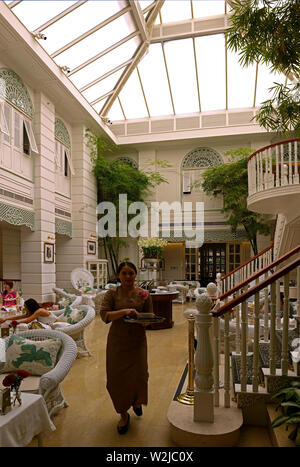 Bangkok, Thaïlande - 02 février, 2019 : thé de l'après-midi dans le salon des auteurs de l'hôtel Mandarin Oriental Banque D'Images