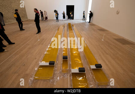 Tate Modern, Londres, Royaume-Uni. 9 juillet 2019. Olafur Eliasson : Dans la vraie vie est un rendez-vous incontournable depuis plus de 30 ans Sondage d'Eliasson la carrière. Avec plus de 40 œuvres - dont la plupart sont présentés au Royaume-Uni pour la première fois, cette exposition examine l'engagement de l'artiste avec quelques-uns des problèmes les plus urgents d'aujourd'hui, du changement climatique à la migration. Image : Wavemachines, 1995. Kunstmuseum de Bâle. Credit : Malcolm Park/Alamy Live News. Banque D'Images