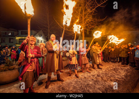 Les touristes à l'hôtesse Vikings Winter Lights Festival, Reykjavik, Islande Banque D'Images