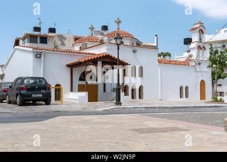 Crète, Grèce. Juin 2019. L'église de Christos Afendis Stravromenos" se trouve à proximité du petit port de Ierapetra, dans le sud de la Crète. Banque D'Images