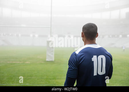 Thoughtful African American male rugby player standing in stadium Banque D'Images