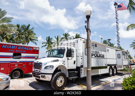 Miami Beach Florida,North Beach,Fire on the Fourth Festival 4 juillet présence policière annuelle,véhicule de commandement mobile,ambulance de secours incendie,FL190704052 Banque D'Images