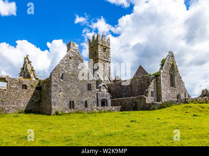 Ruines de Ross Errilly Friary en Headford Co. fondé 1351 annonce l'un des plus beaux monastères franciscain médiéval en Irlande Banque D'Images