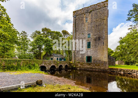 Thoor Ballylee Château ou Yeats tour construite 15e ou 16e siècle vivaient dans par le poète William Butler Yeats en ville si Gort Comté de Galway Irlande Banque D'Images