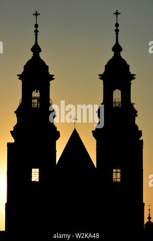 Cathédrale de Gniezno, la Basilique Cathédrale de l'Assomption de la Sainte Vierge Marie et saint Adalbert, Gniezno, Pologne, Europe Banque D'Images