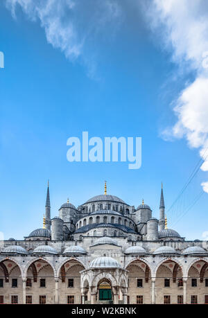Vue de la célèbre Mosquée bleue Sultan Ahmet Cami à Istanbul Turquie Banque D'Images