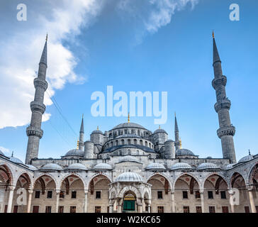 Vue de la célèbre Mosquée bleue Sultan Ahmet Cami à Istanbul Turquie Banque D'Images